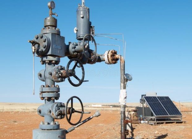 oil-wellhead-20378172 oil-wellhead-20378172